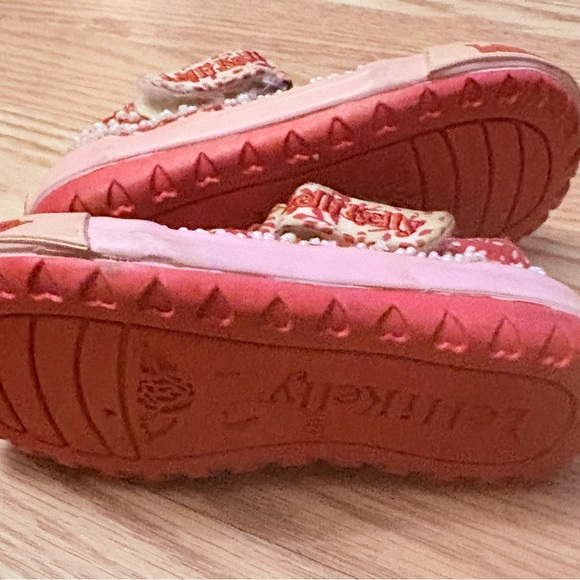 Lilli Kelly Pink Flower Embellished Tennis Shoes Velcro Strap Size 2 M - Picture 16 of 16